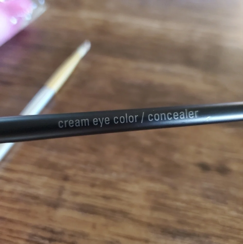 Makeup brush bundle. 50F Ombre powder brush, eye concealer and eyeliner